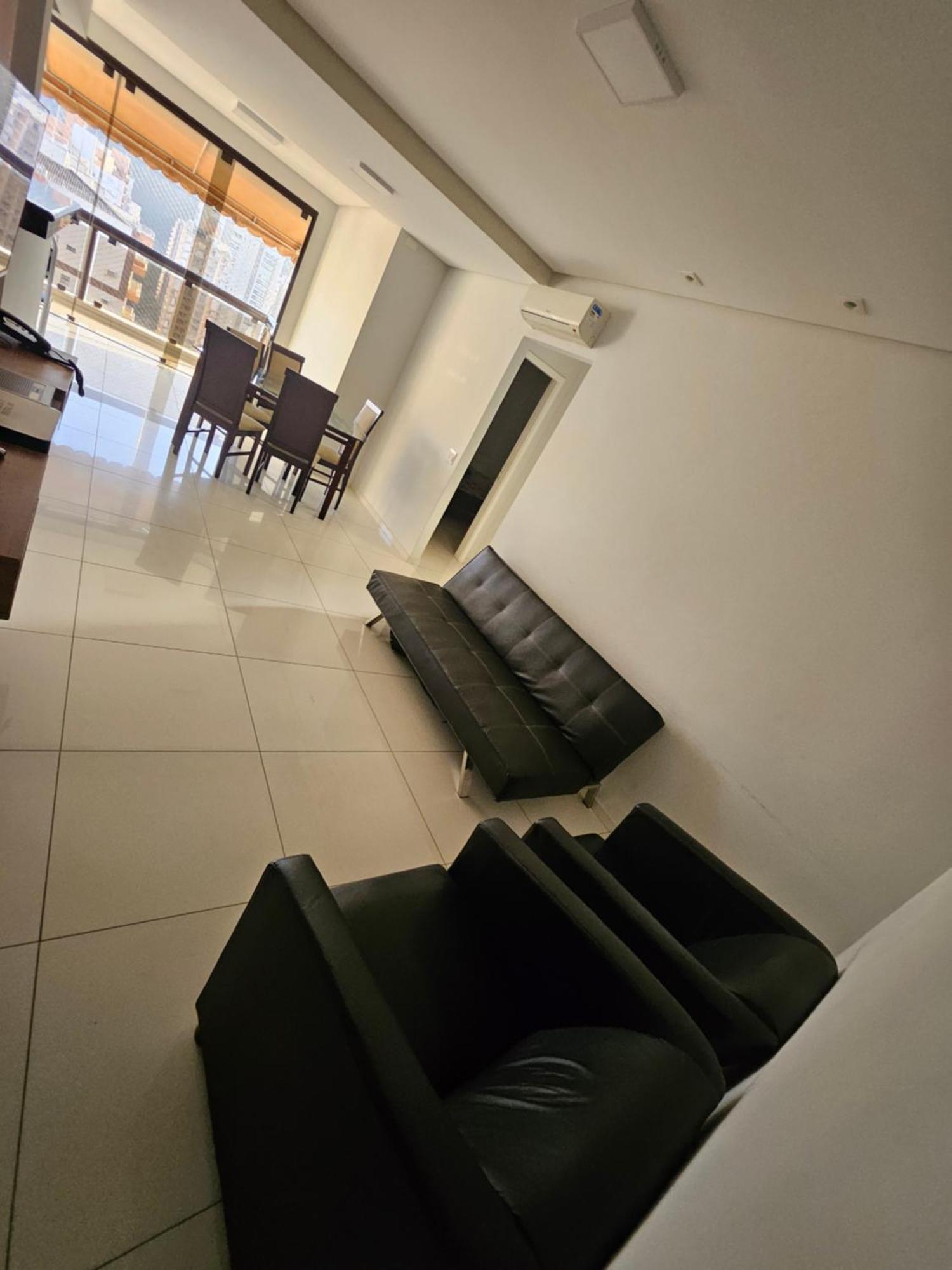 Apartment Pitangueiras 1 , 2 Dormitorios, Piscina, 100 M Praia, Duas Vagas De Garagem E Wi-fi Guaruja