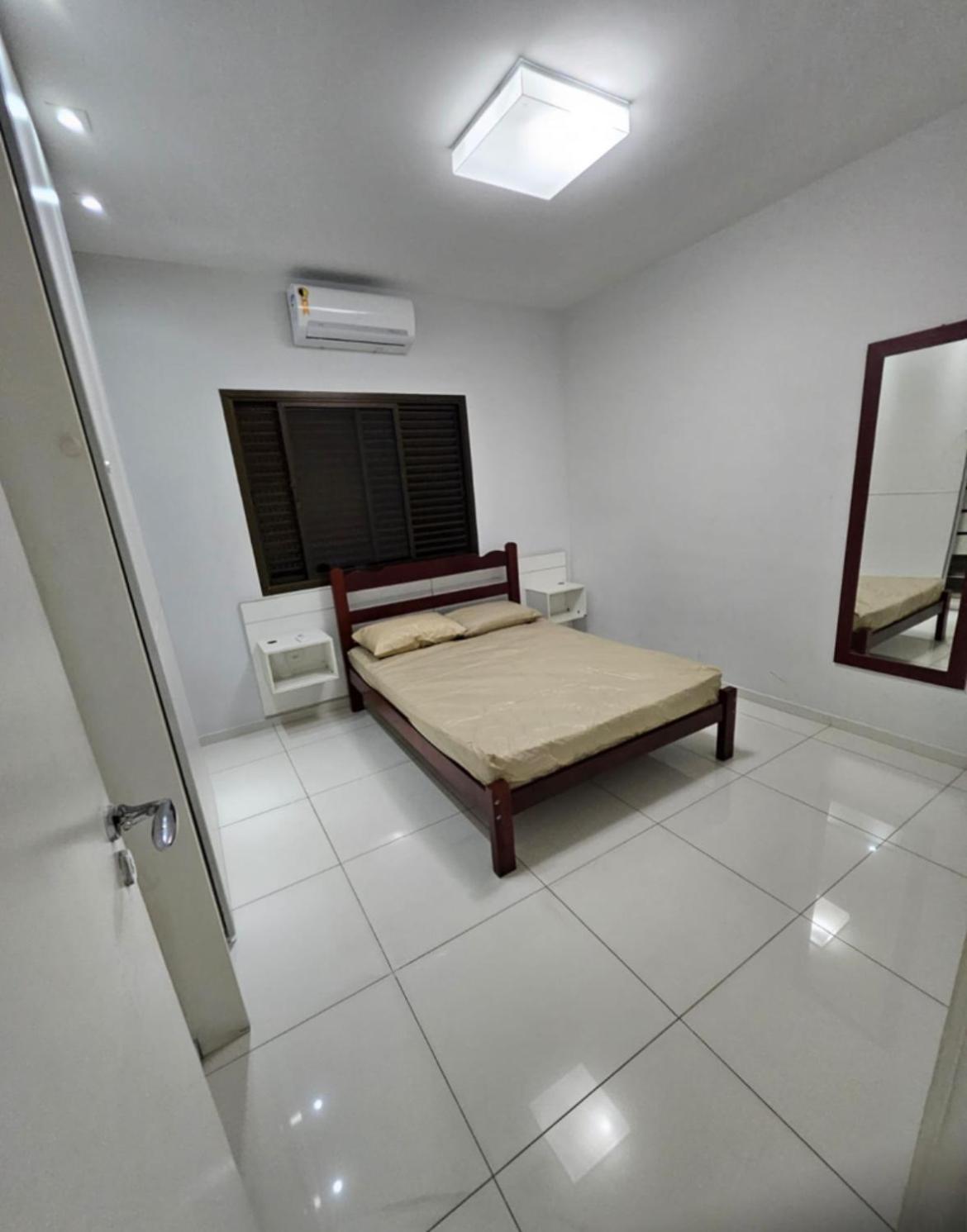 Apartment Pitangueiras 1 , 2 Dormitorios, Piscina, 100 M Praia, Duas Vagas De Garagem E Wi-fi Guaruja