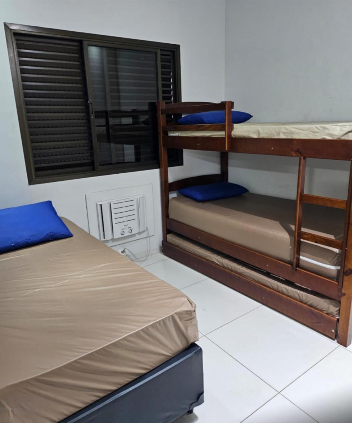 Pitangueiras 1 , 2 Dormitorios, Piscina, 100 M Praia, Duas Vagas De Garagem E Wi-fi Guaruja