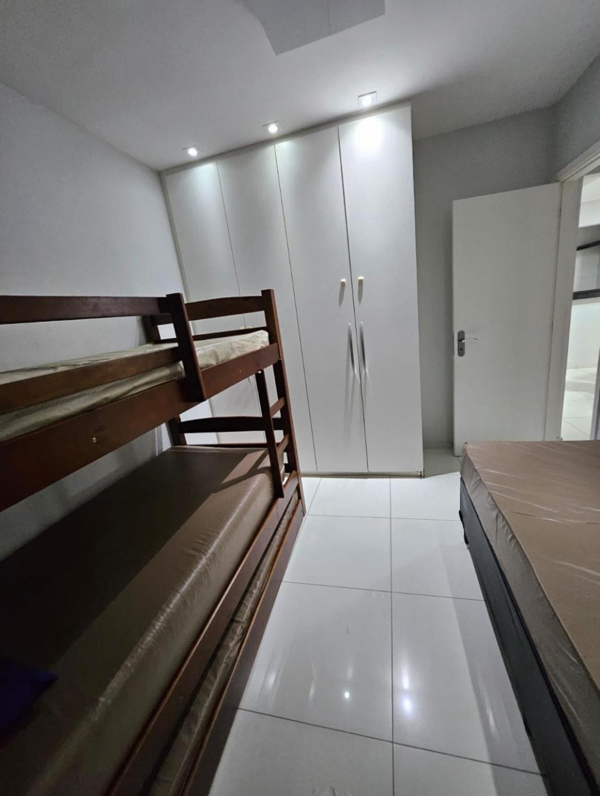 Pitangueiras 1 , 2 Dormitorios, Piscina, 100 M Praia, Duas Vagas De Garagem E Wi-fi